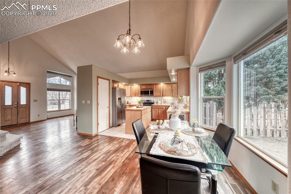 Image 9 of 49: Dining Area