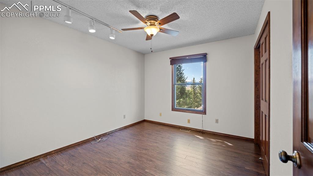 Image 16 of 48: Bedroom