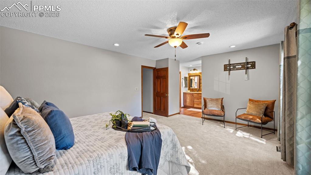 Image 18 of 48: Bedroom