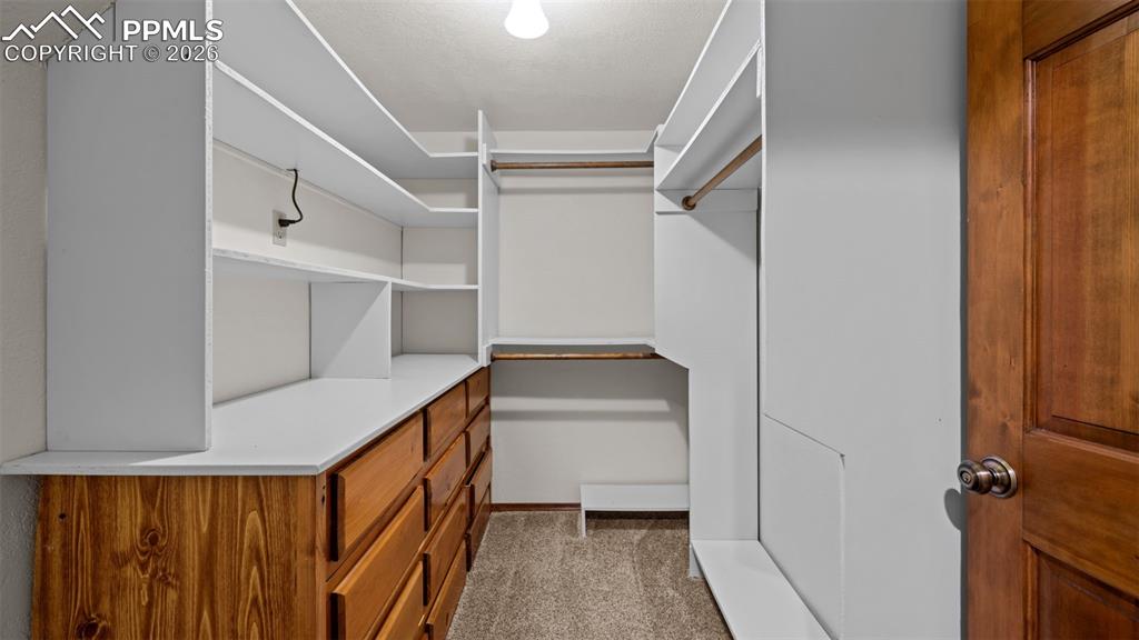 Image 35 of 48: Closet