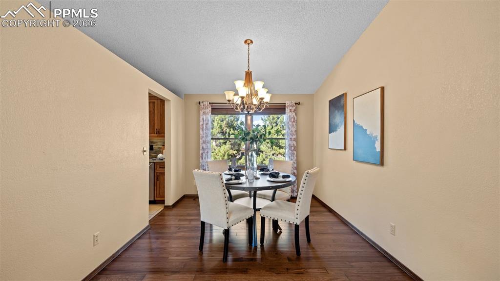 Image 9 of 48: Dining Area