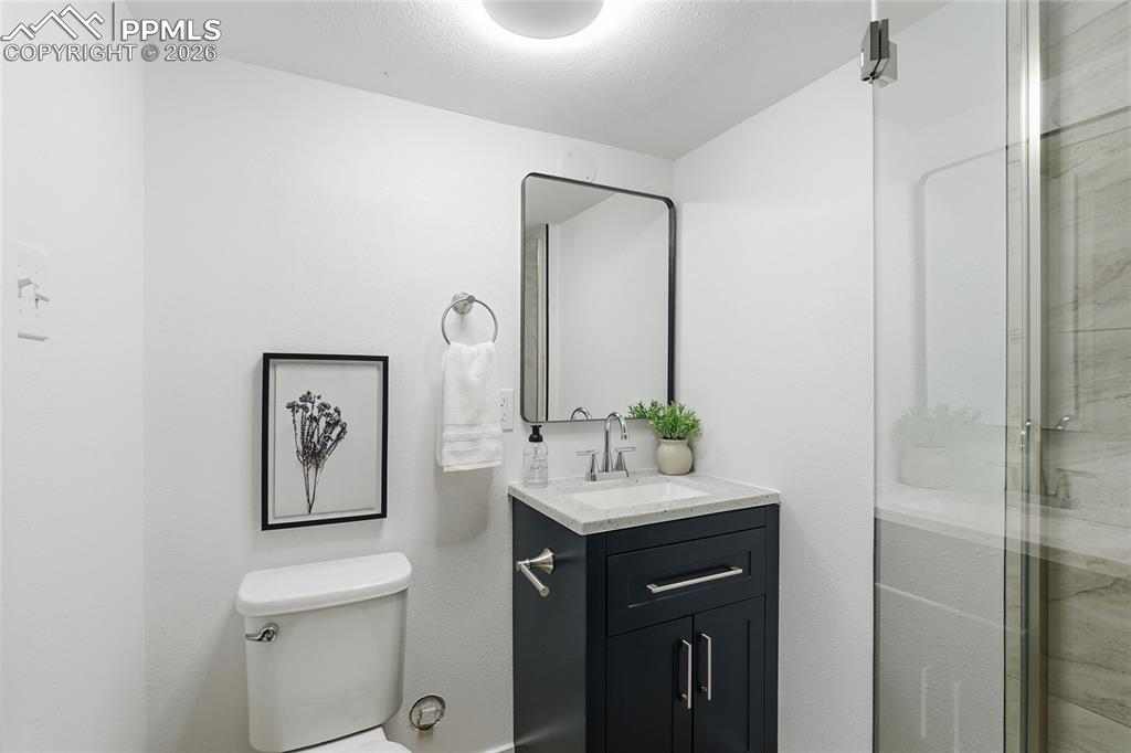 Image 26 of 45: Bathroom