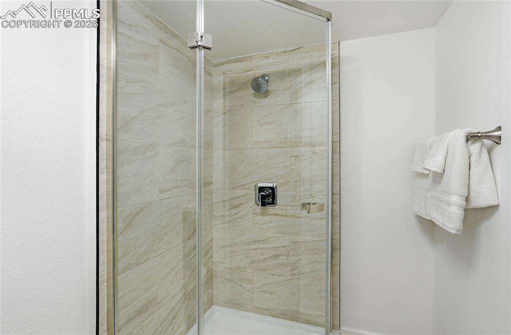 Image 27 of 45: Bathroom