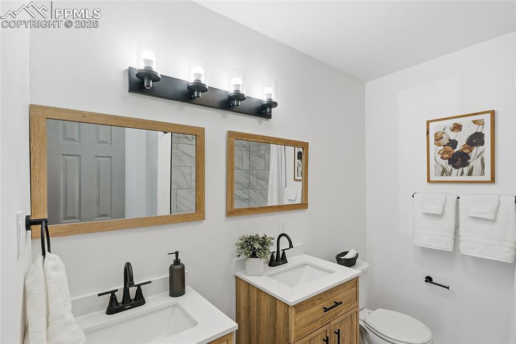 Image 4 of 45: Bathroom