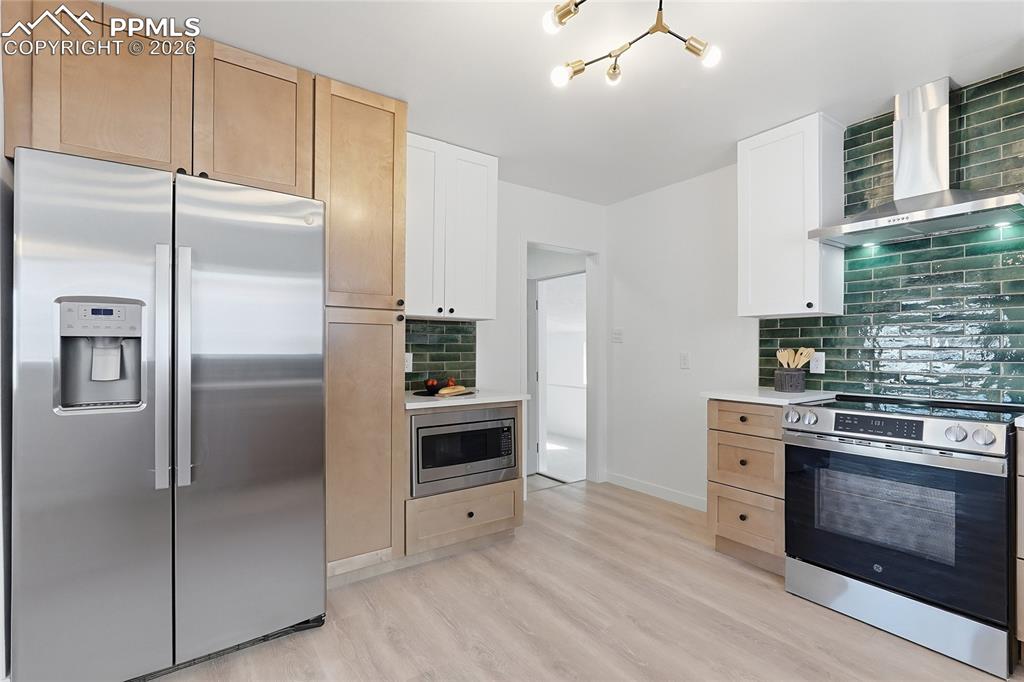 Image 8 of 45: Kitchen