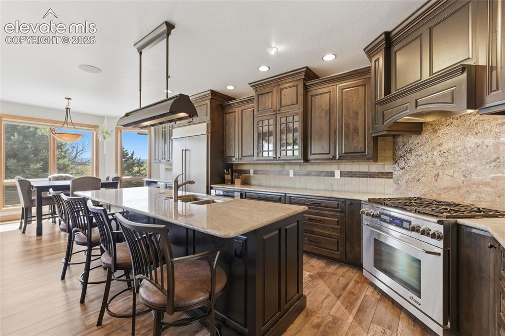 Image 11 of 50: Kitchen