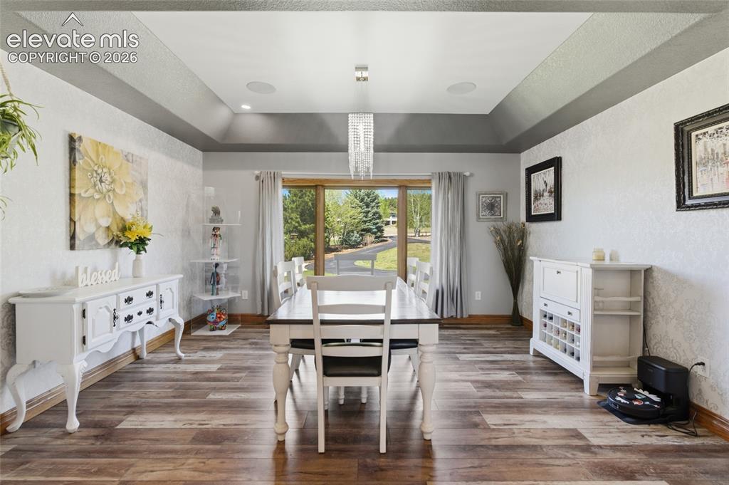 Image 12 of 50: Dining Area