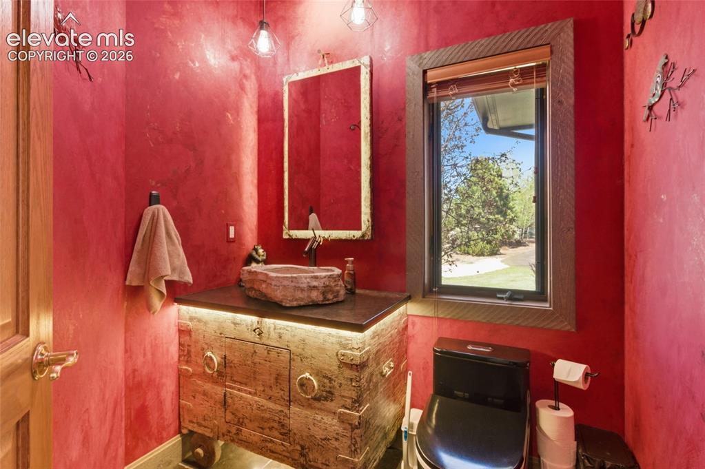 Image 14 of 50: Bathroom