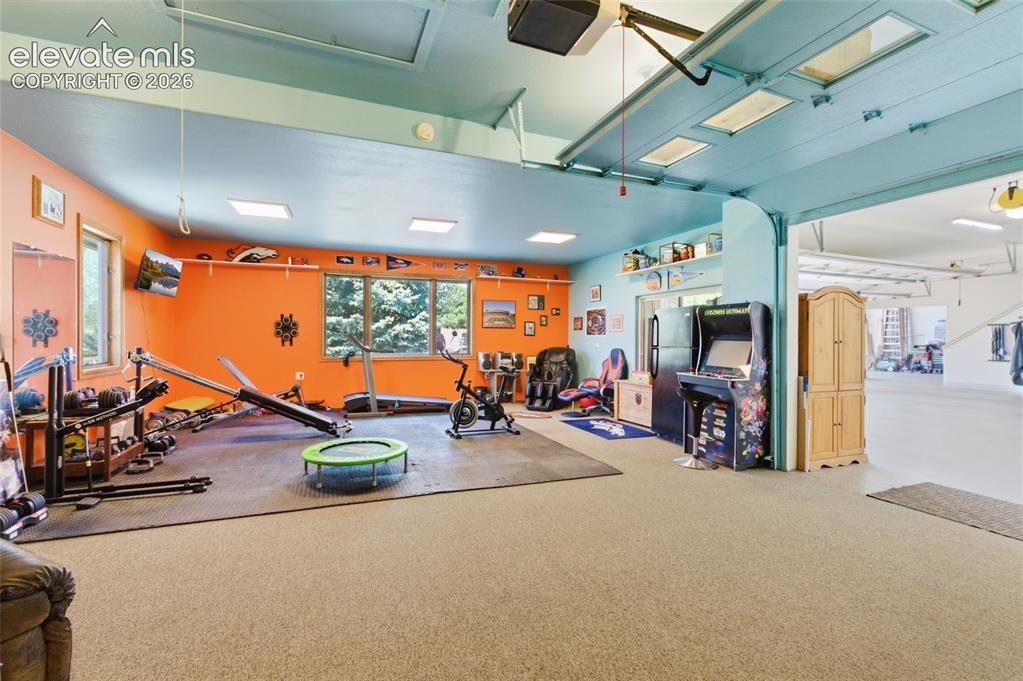 Image 40 of 50: Gym