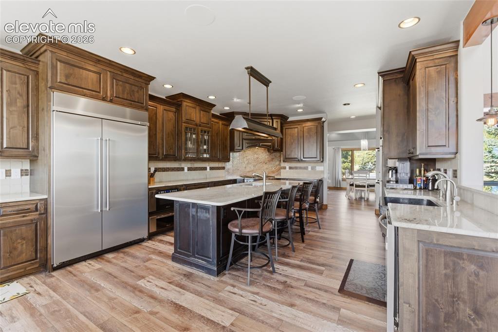 Image 8 of 50: Kitchen