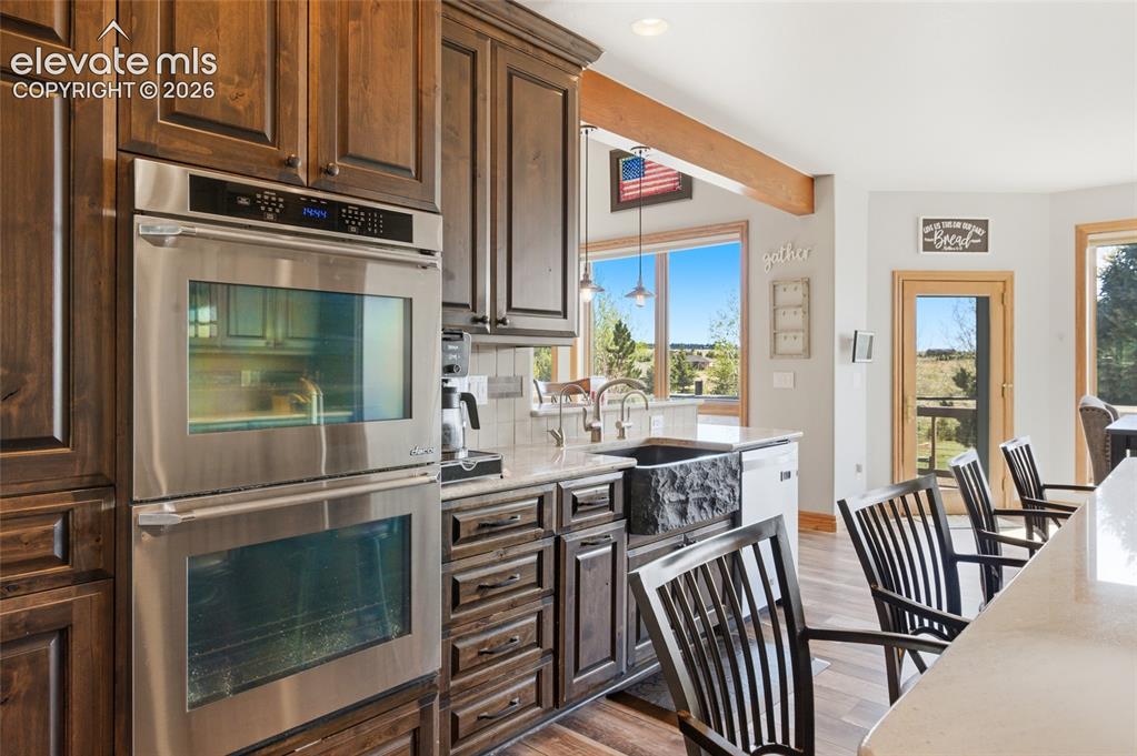 Image 9 of 50: Kitchen