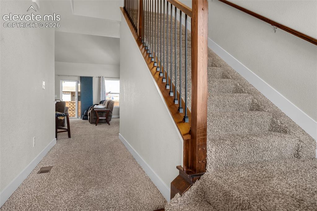Image 4 of 40: Welcome Home! Nice entry into home