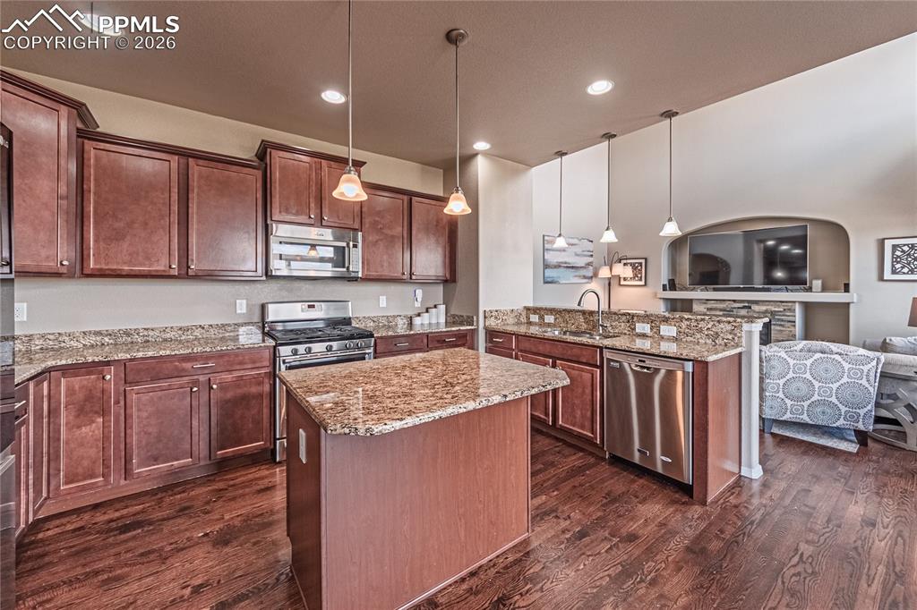 Image 9 of 47: Kitchen