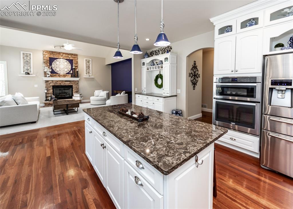 Image 11 of 50: Kitchen