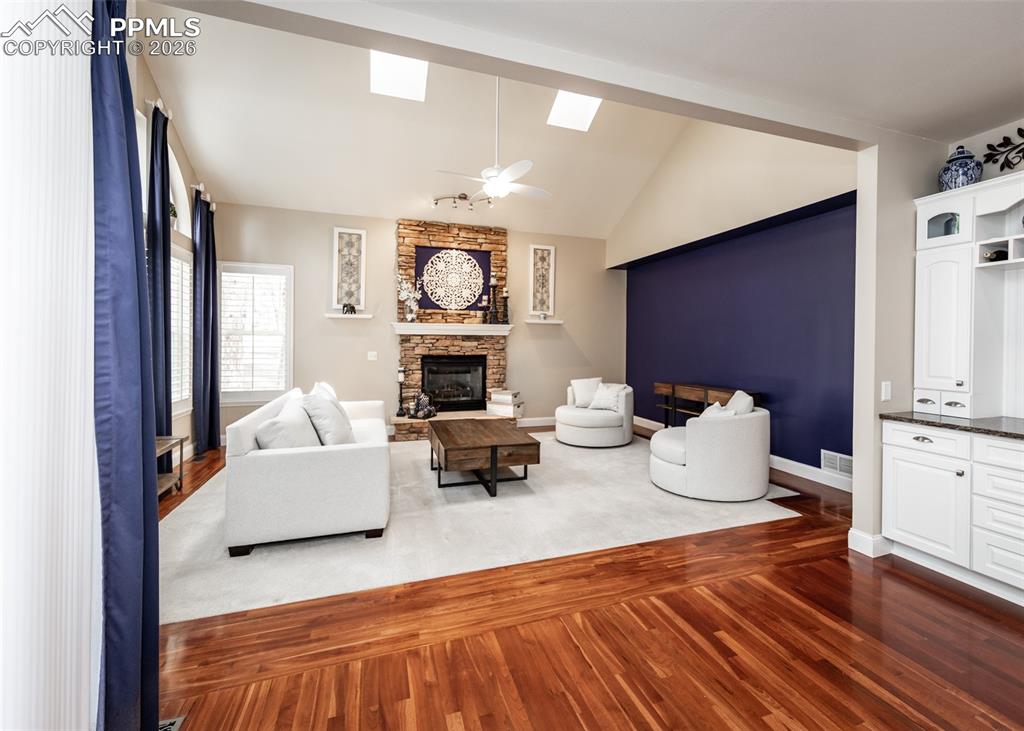 Image 15 of 50: Living Room