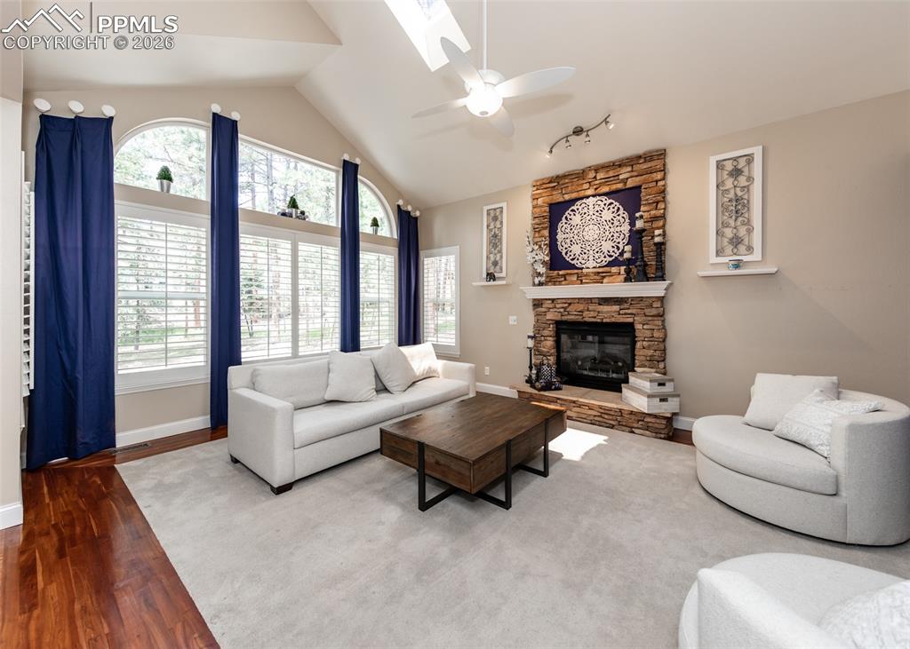 Image 16 of 50: Living Room