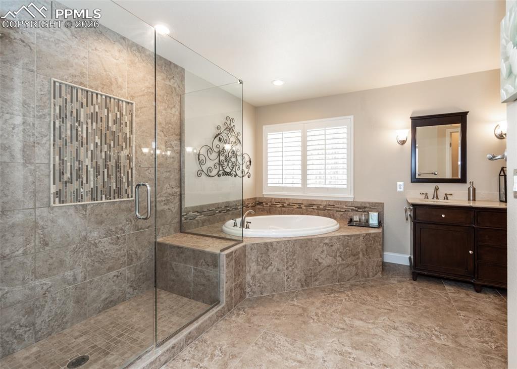 Image 25 of 50: Bathroom