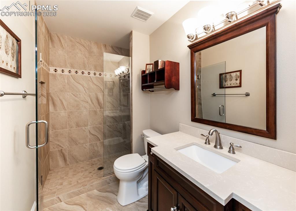 Image 38 of 50: Bathroom