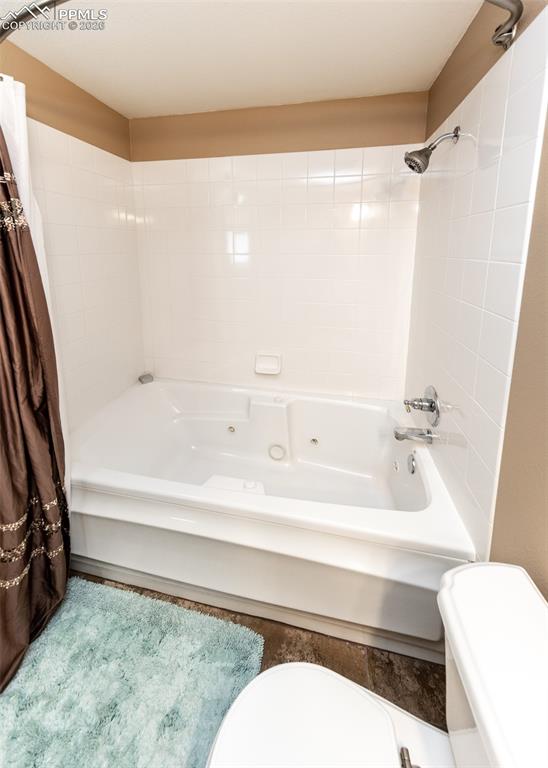 Image 46 of 50: Bathroom