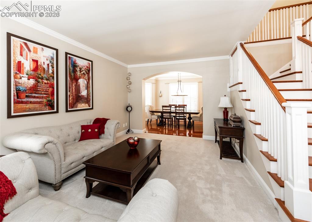 Image 5 of 50: Living Room