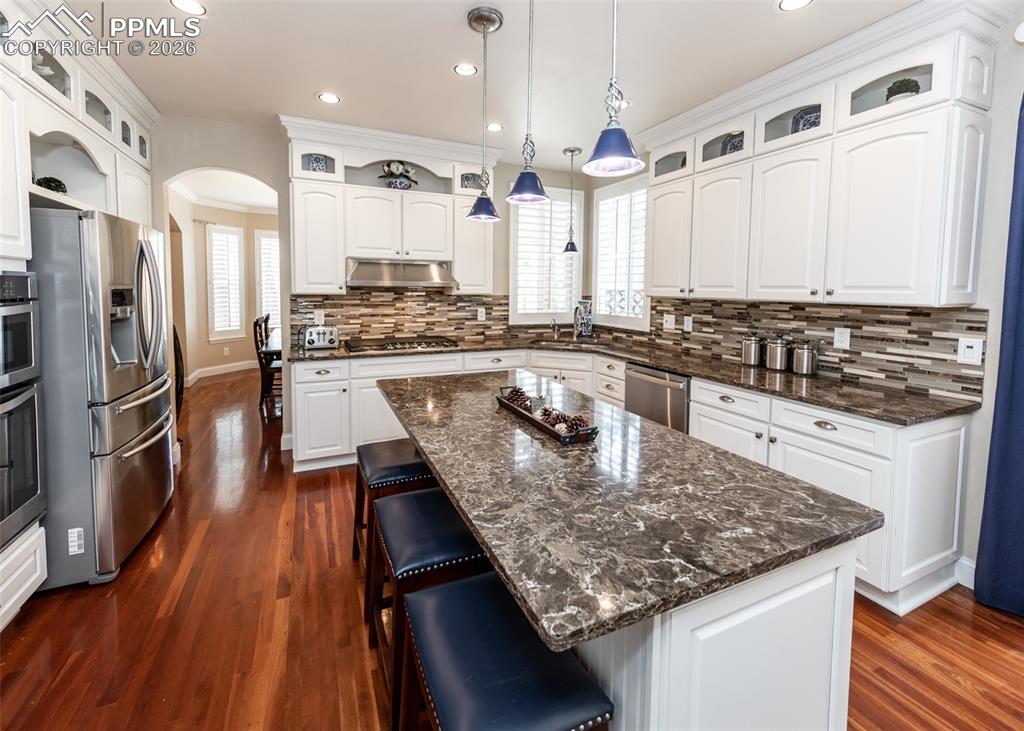 Image 8 of 50: Kitchen