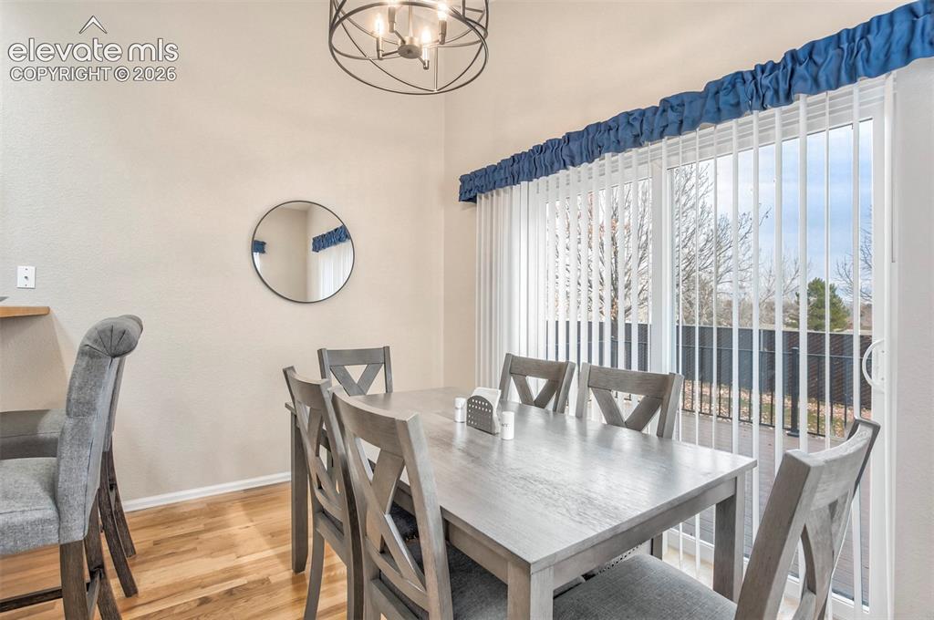 Image 12 of 25: Dining Area