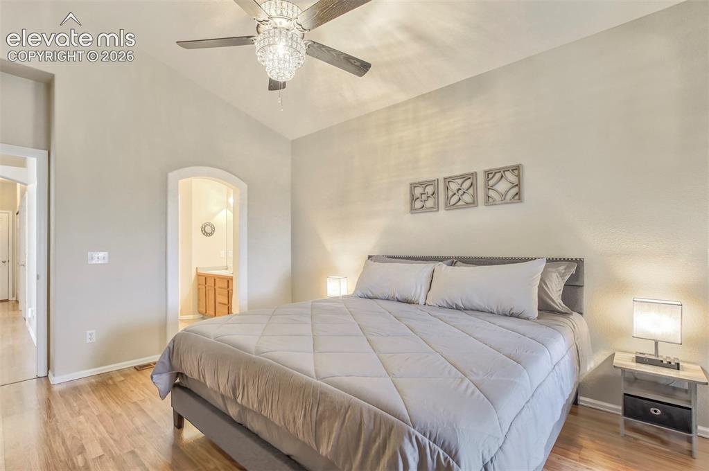 Image 15 of 25: Bedroom