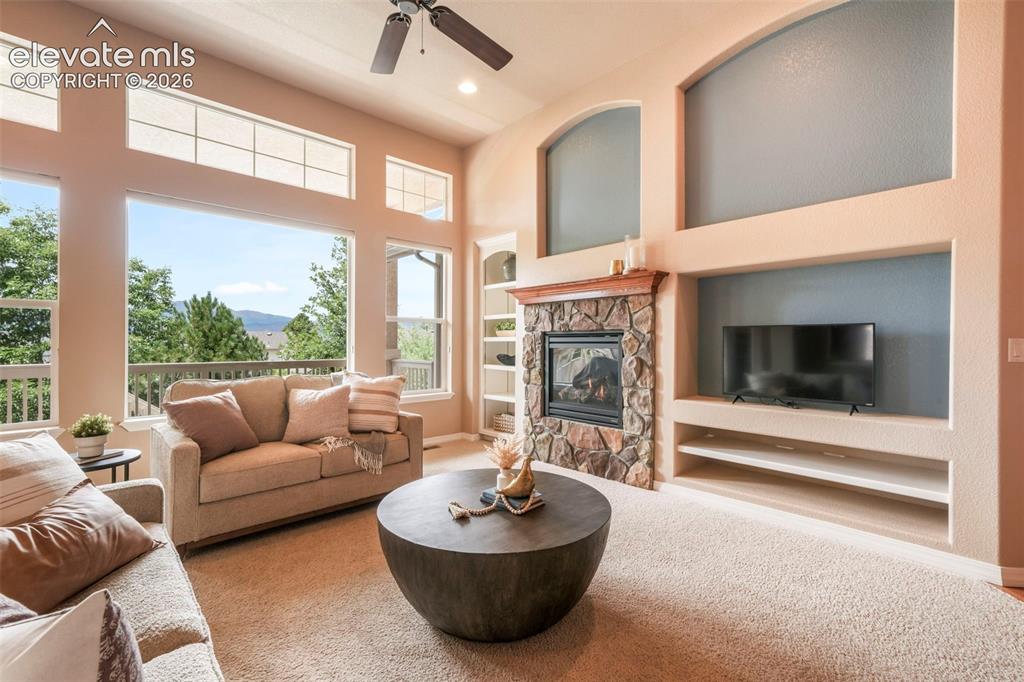 Image 10 of 50: Living Room