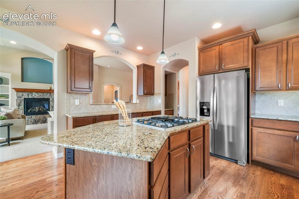 Image 15 of 50: Kitchen