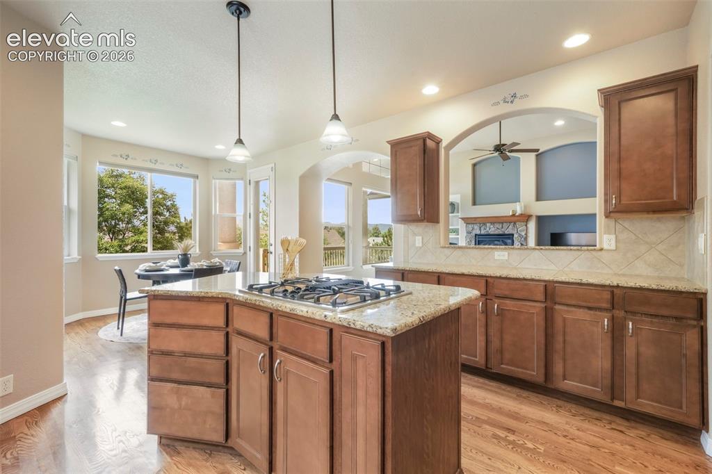 Image 16 of 50: Kitchen