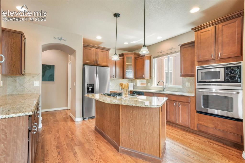 Image 19 of 50: Kitchen