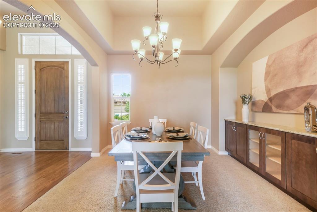 Image 5 of 50: Dining Area