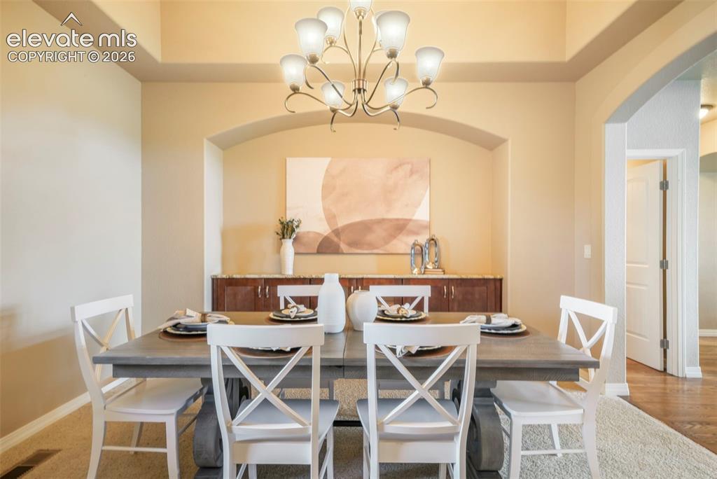 Image 6 of 50: Dining Area