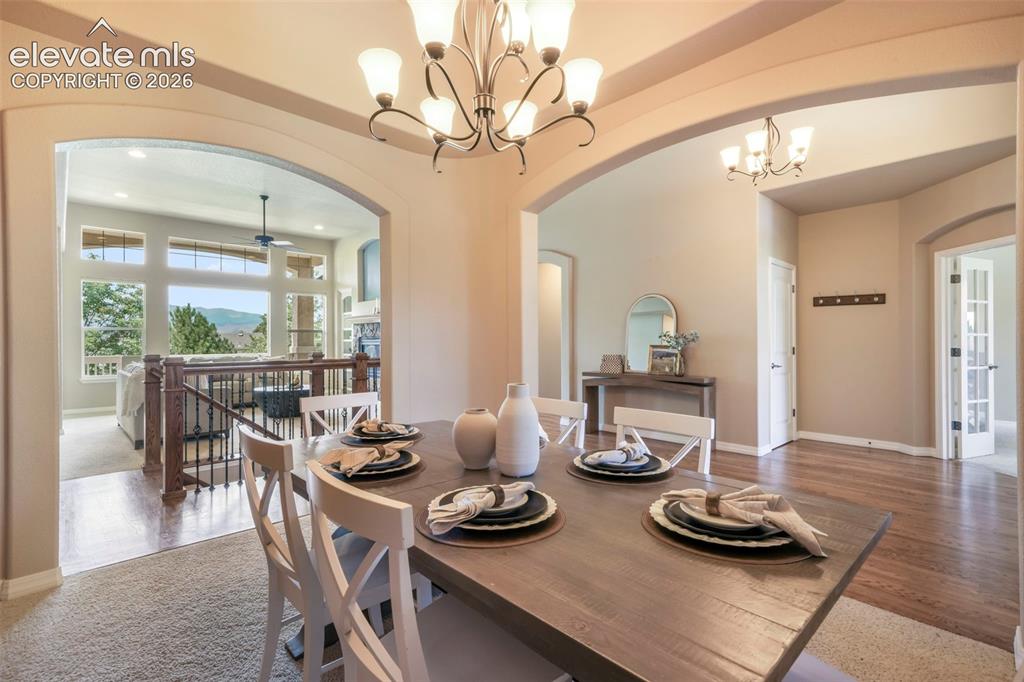 Image 7 of 50: Dining Area