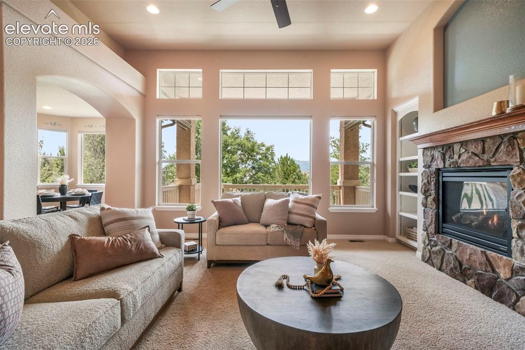 Image 8 of 50: Living Room