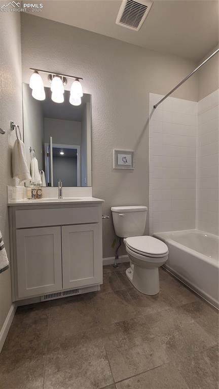 Image 25 of 28: Full Bathroom with Tile Surround, Quart Countertop, located on the upper le
