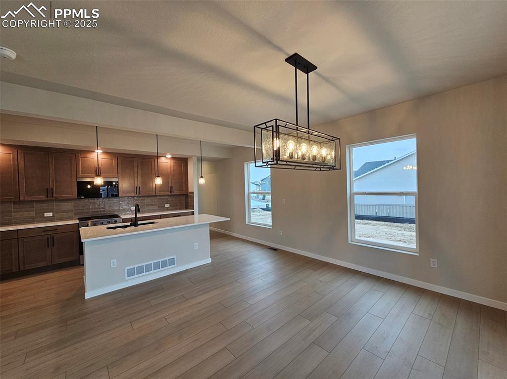 Image 4 of 24: Kitchen