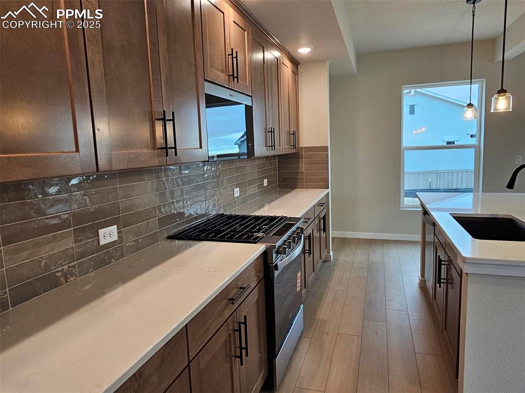 Image 5 of 24: Kitchen