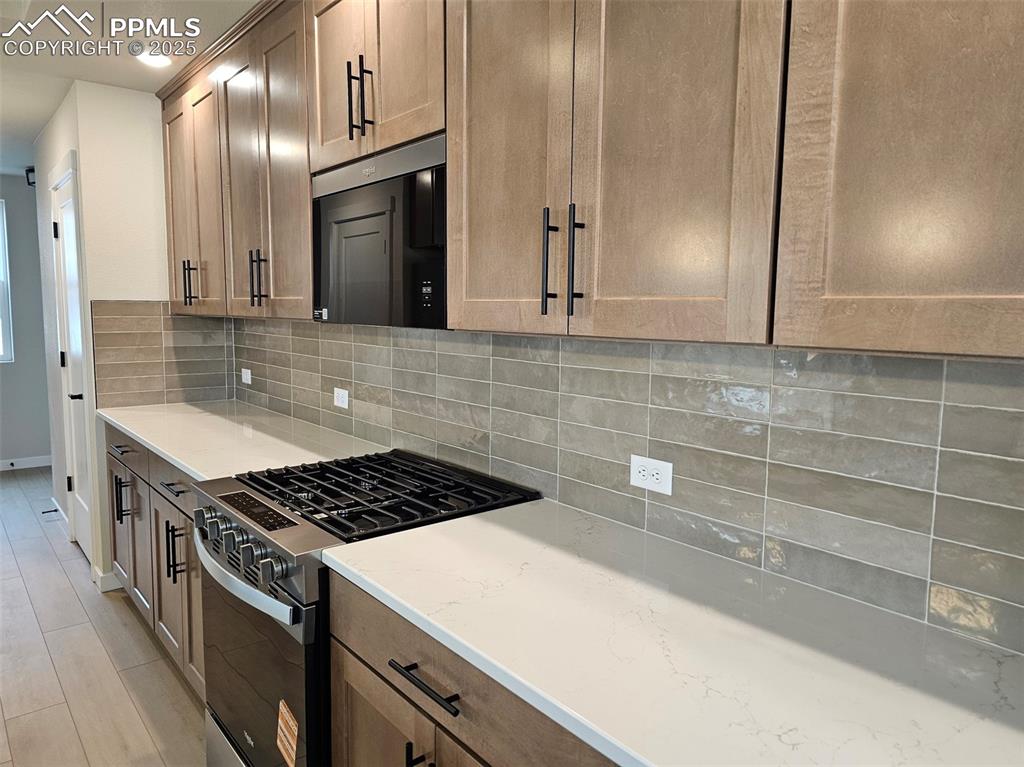 Image 6 of 24: Kitchen