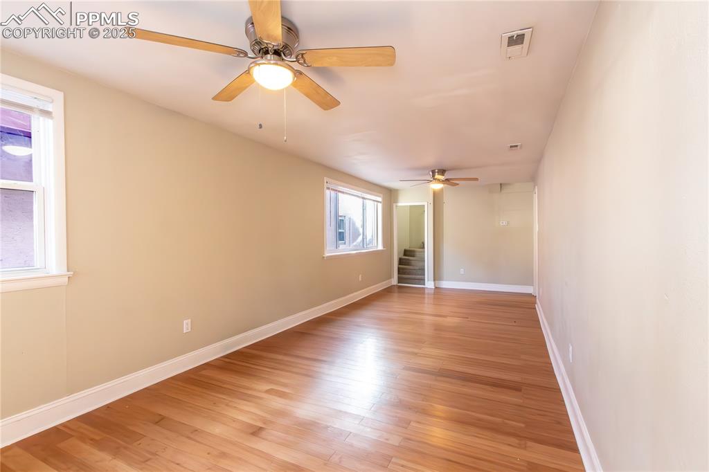 Image 4 of 20: Living Room