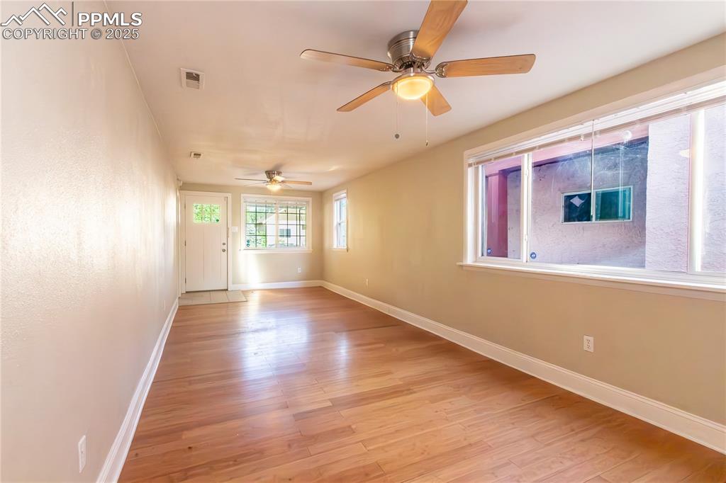 Image 5 of 20: Living Room