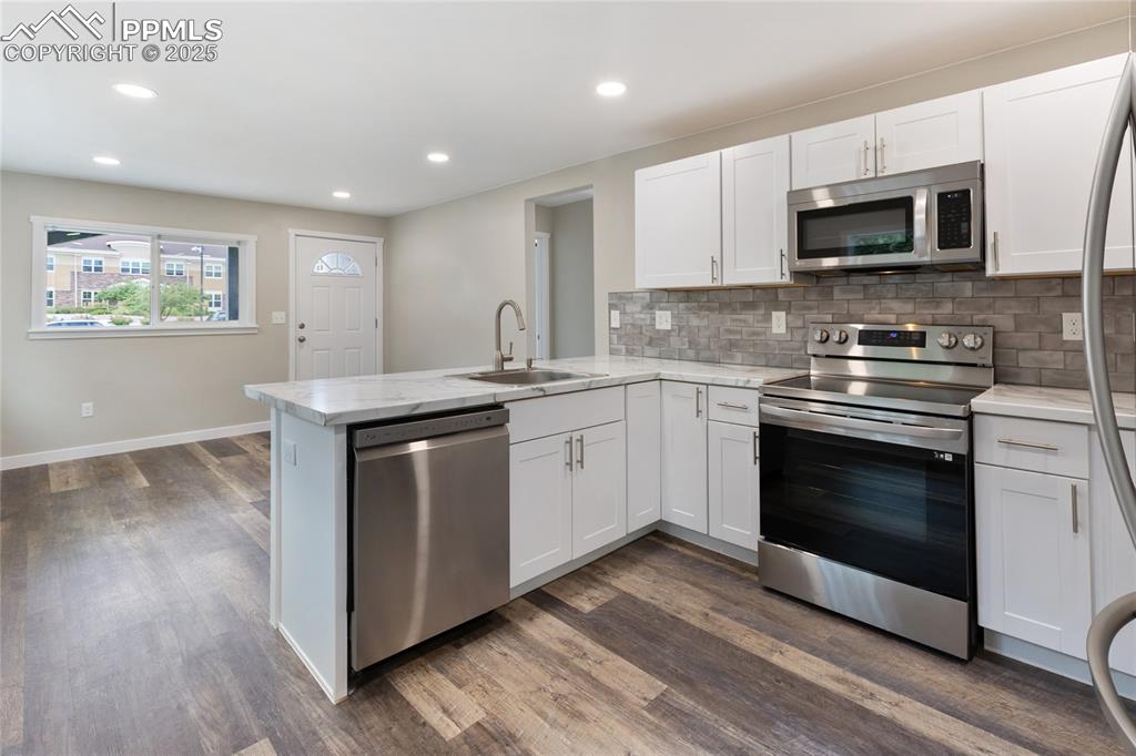 Image 9 of 37: Kitchen