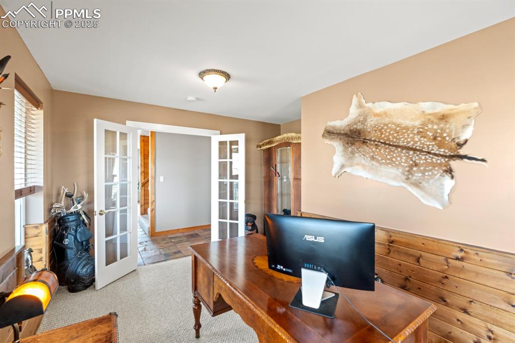 Image 13 of 25: Office