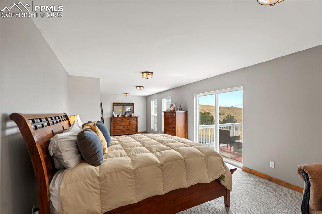 Image 15 of 25: Bedroom