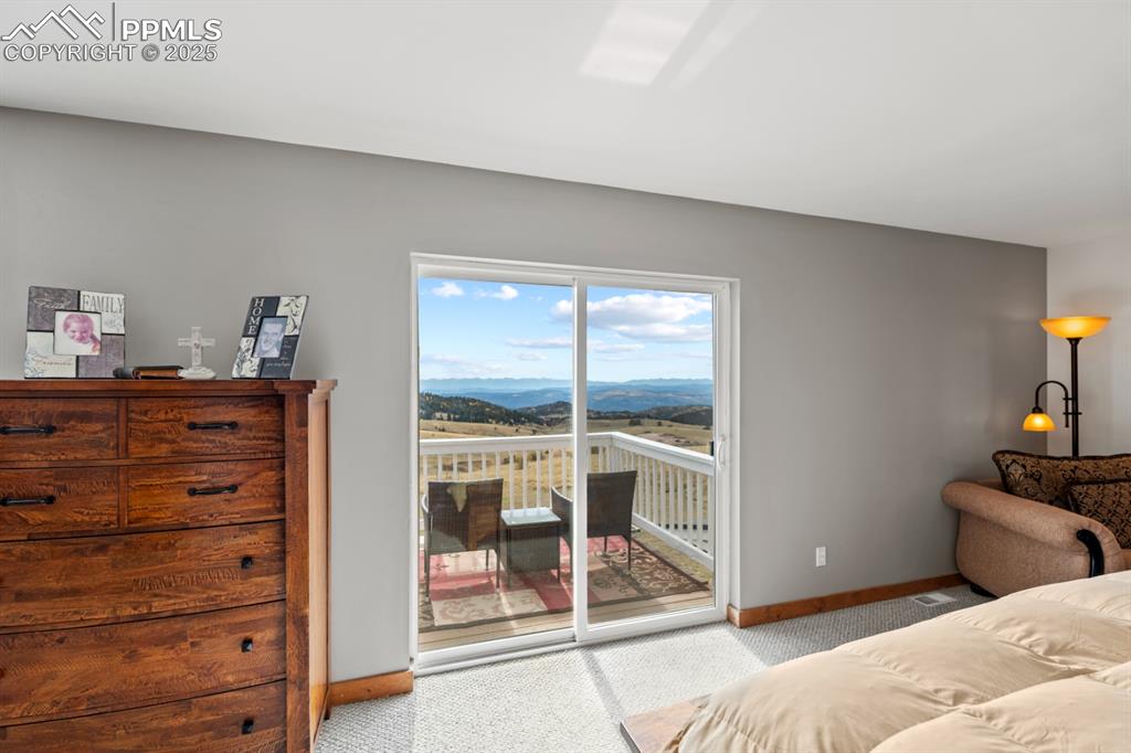 Image 17 of 25: Bedroom