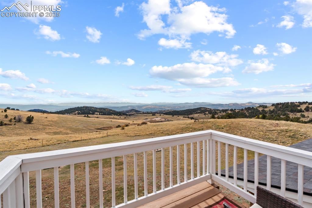 Image 18 of 25: Balcony