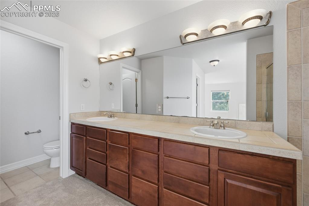 Image 29 of 49: Bathroom