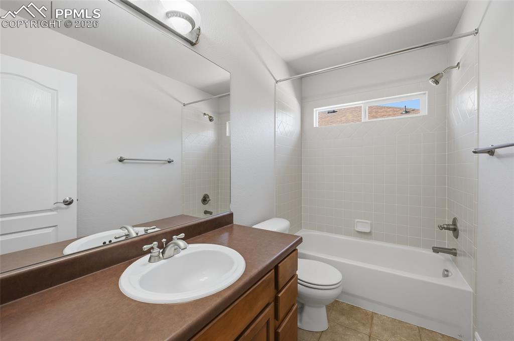 Image 34 of 49: Bathroom