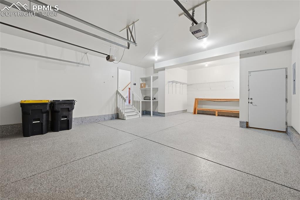 Image 44 of 49: Garage