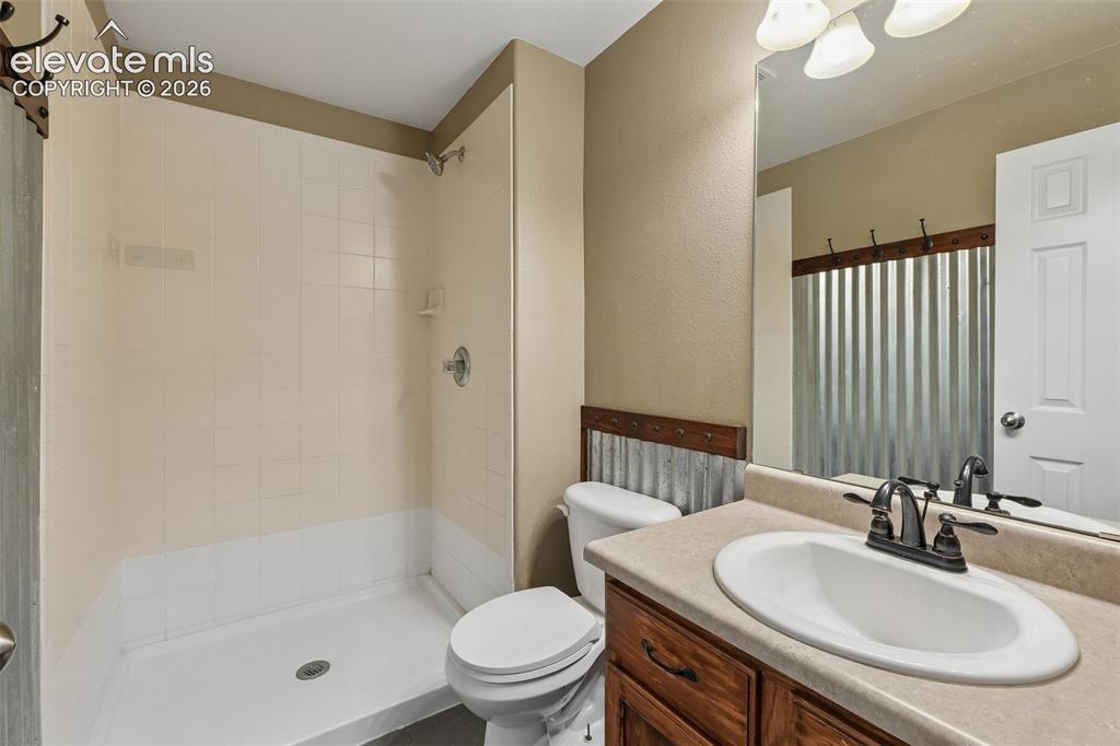 Image 22 of 29: Bathroom